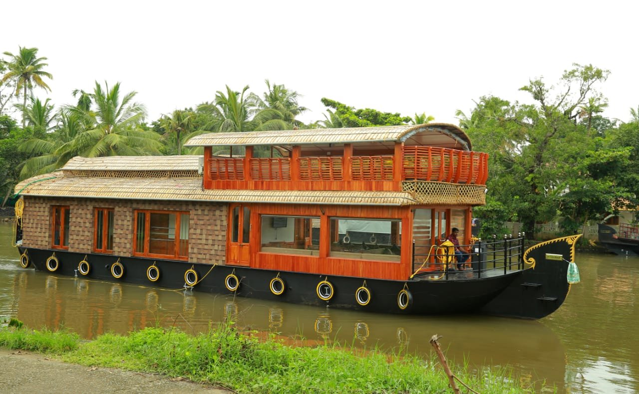 KUMARAKOM HOUSEBOAT